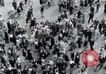 Standbild französischen Publikum Paris Frankreich, 1945, aus Sekunde 27 historischem Filmmaterial Videoclip 65675074012