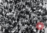 Standbild französischen Publikum Paris Frankreich, 1945, aus Sekunde 30 historischem Filmmaterial Videoclip 65675074012