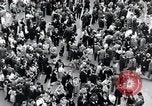 Standbild französischen Publikum Paris Frankreich, 1945, aus Sekunde 32 historischem Filmmaterial Videoclip 65675074012
