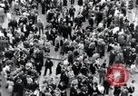 Standbild französischen Publikum Paris Frankreich, 1945, aus Sekunde 33 historischem Filmmaterial Videoclip 65675074012