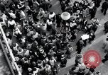 Standbild französischen Publikum Paris Frankreich, 1945, aus Sekunde 48 historischem Filmmaterial Videoclip 65675074012