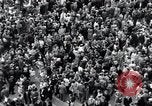 Standbild französischen Publikum Paris Frankreich, 1945, aus Sekunde 61 historischem Filmmaterial Videoclip 65675074012