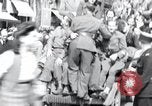 Standbild Victory Day Parade Paris Frankreich, 1945, aus Sekunde 3 historischem Filmmaterial Videoclip 65675074013