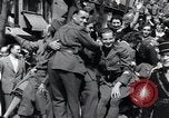 Standbild Victory Day Parade Paris Frankreich, 1945, aus Sekunde 5 historischem Filmmaterial Videoclip 65675074013