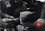 Standbild Victory Day Parade Paris Frankreich, 1945, aus Sekunde 8 historischem Filmmaterial Videoclip 65675074013