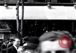 Standbild Victory Day Parade Paris Frankreich, 1945, aus Sekunde 10 historischem Filmmaterial Videoclip 65675074013