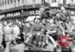Standbild Victory Day Parade Paris Frankreich, 1945, aus Sekunde 12 historischem Filmmaterial Videoclip 65675074013