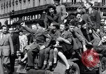 Standbild Victory Day Parade Paris Frankreich, 1945, aus Sekunde 13 historischem Filmmaterial Videoclip 65675074013
