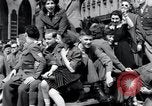 Standbild Victory Day Parade Paris Frankreich, 1945, aus Sekunde 15 historischem Filmmaterial Videoclip 65675074013