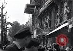Standbild Victory Day Parade Paris Frankreich, 1945, aus Sekunde 26 historischem Filmmaterial Videoclip 65675074013