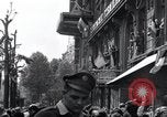 Standbild Victory Day Parade Paris Frankreich, 1945, aus Sekunde 30 historischem Filmmaterial Videoclip 65675074013