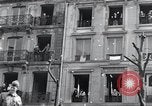 Standbild Victory Day Parade Paris Frankreich, 1945, aus Sekunde 33 historischem Filmmaterial Videoclip 65675074013
