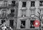 Standbild Victory Day Parade Paris Frankreich, 1945, aus Sekunde 34 historischem Filmmaterial Videoclip 65675074013