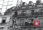Standbild Victory Day Parade Paris Frankreich, 1945, aus Sekunde 37 historischem Filmmaterial Videoclip 65675074013