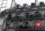 Standbild Victory Day Parade Paris Frankreich, 1945, aus Sekunde 38 historischem Filmmaterial Videoclip 65675074013