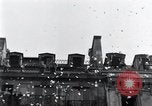 Standbild Victory Day Parade Paris Frankreich, 1945, aus Sekunde 43 historischem Filmmaterial Videoclip 65675074013