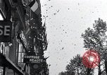 Standbild Victory Day Parade Paris Frankreich, 1945, aus Sekunde 53 historischem Filmmaterial Videoclip 65675074013