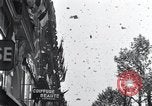 Standbild Victory Day Parade Paris Frankreich, 1945, aus Sekunde 55 historischem Filmmaterial Videoclip 65675074013
