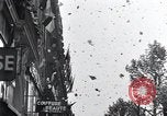 Standbild Victory Day Parade Paris Frankreich, 1945, aus Sekunde 56 historischem Filmmaterial Videoclip 65675074013