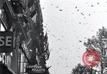 Standbild Victory Day Parade Paris Frankreich, 1945, aus Sekunde 57 historischem Filmmaterial Videoclip 65675074013