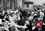 Standbild der Tag des Sieges feiern Paris Frankreich, 1945, aus Sekunde 14 historischem Filmmaterial Videoclip 65675074014