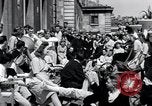 Standbild der Tag des Sieges feiern Paris Frankreich, 1945, aus Sekunde 16 historischem Filmmaterial Videoclip 65675074014