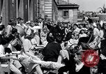 Standbild der Tag des Sieges feiern Paris Frankreich, 1945, aus Sekunde 17 historischem Filmmaterial Videoclip 65675074014