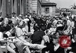 Standbild der Tag des Sieges feiern Paris Frankreich, 1945, aus Sekunde 20 historischem Filmmaterial Videoclip 65675074014