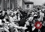Standbild der Tag des Sieges feiern Paris Frankreich, 1945, aus Sekunde 21 historischem Filmmaterial Videoclip 65675074014