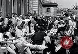 Standbild der Tag des Sieges feiern Paris Frankreich, 1945, aus Sekunde 22 historischem Filmmaterial Videoclip 65675074014