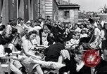 Standbild der Tag des Sieges feiern Paris Frankreich, 1945, aus Sekunde 24 historischem Filmmaterial Videoclip 65675074014