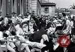 Standbild der Tag des Sieges feiern Paris Frankreich, 1945, aus Sekunde 26 historischem Filmmaterial Videoclip 65675074014