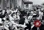 Standbild der Tag des Sieges feiern Paris Frankreich, 1945, aus Sekunde 27 historischem Filmmaterial Videoclip 65675074014