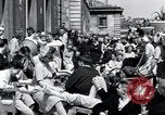 Standbild der Tag des Sieges feiern Paris Frankreich, 1945, aus Sekunde 29 historischem Filmmaterial Videoclip 65675074014