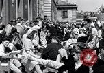 Standbild der Tag des Sieges feiern Paris Frankreich, 1945, aus Sekunde 32 historischem Filmmaterial Videoclip 65675074014