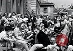 Standbild der Tag des Sieges feiern Paris Frankreich, 1945, aus Sekunde 47 historischem Filmmaterial Videoclip 65675074014