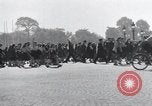 Immagine di La Giornata della vittoria festeggiamenti Parigi Francia, 1945, secondo 9 filmato di repertorio 65675074016