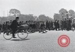 Immagine di La Giornata della vittoria festeggiamenti Parigi Francia, 1945, secondo 10 filmato di repertorio 65675074016