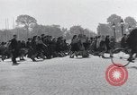 Immagine di La Giornata della vittoria festeggiamenti Parigi Francia, 1945, secondo 11 filmato di repertorio 65675074016