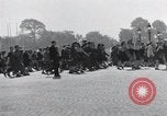 Immagine di La Giornata della vittoria festeggiamenti Parigi Francia, 1945, secondo 12 filmato di repertorio 65675074016
