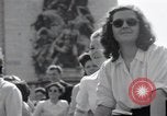 Immagine di La Giornata della vittoria festeggiamenti Parigi Francia, 1945, secondo 22 filmato di repertorio 65675074016