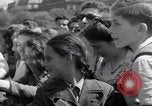 Immagine di La Giornata della vittoria festeggiamenti Parigi Francia, 1945, secondo 25 filmato di repertorio 65675074016