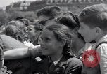 Immagine di La Giornata della vittoria festeggiamenti Parigi Francia, 1945, secondo 26 filmato di repertorio 65675074016