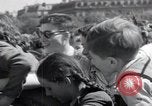 Immagine di La Giornata della vittoria festeggiamenti Parigi Francia, 1945, secondo 27 filmato di repertorio 65675074016