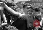 Immagine di La Giornata della vittoria festeggiamenti Parigi Francia, 1945, secondo 30 filmato di repertorio 65675074016