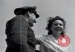 Immagine di La Giornata della vittoria festeggiamenti Parigi Francia, 1945, secondo 40 filmato di repertorio 65675074016