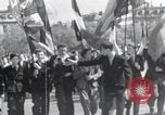 Immagine di La Giornata della vittoria festeggiamenti Parigi Francia, 1945, secondo 48 filmato di repertorio 65675074016