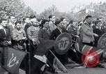 Immagine di La Giornata della vittoria festeggiamenti Parigi Francia, 1945, secondo 55 filmato di repertorio 65675074016