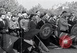 Immagine di La Giornata della vittoria festeggiamenti Parigi Francia, 1945, secondo 56 filmato di repertorio 65675074016