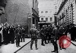 Standbild Runde der Verdächtigen von Bydgoszcz oder Bromberg Polen, 1939, aus Sekunde 29 historischem Filmmaterial Videoclip 65675074041
